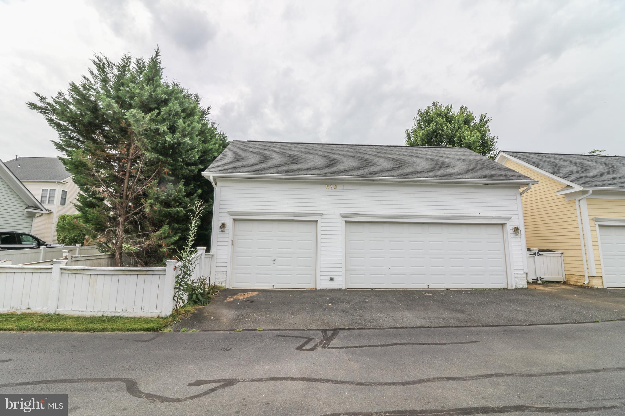 VILLAGE CASE - Residential