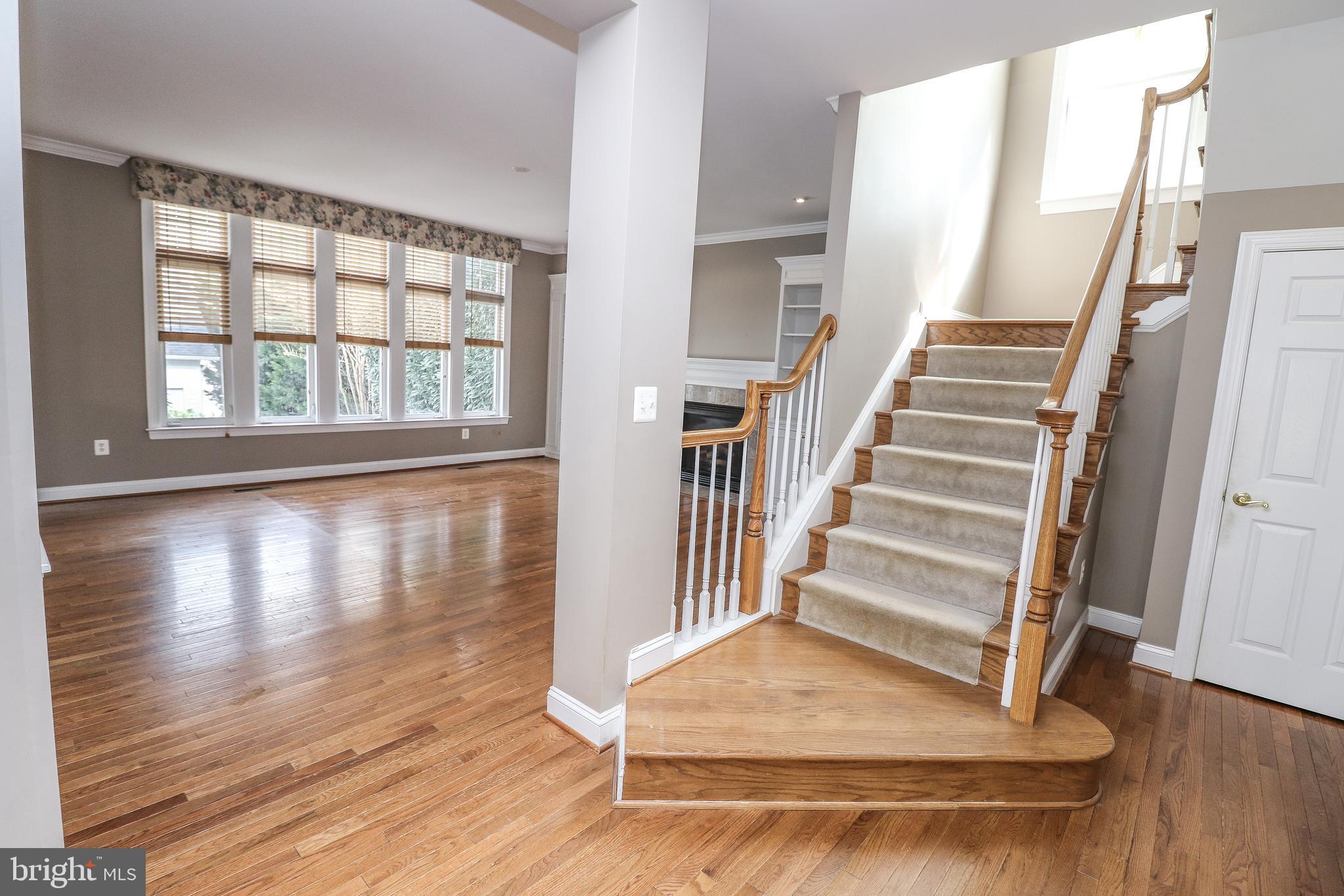 VILLAGE CASE - Residential