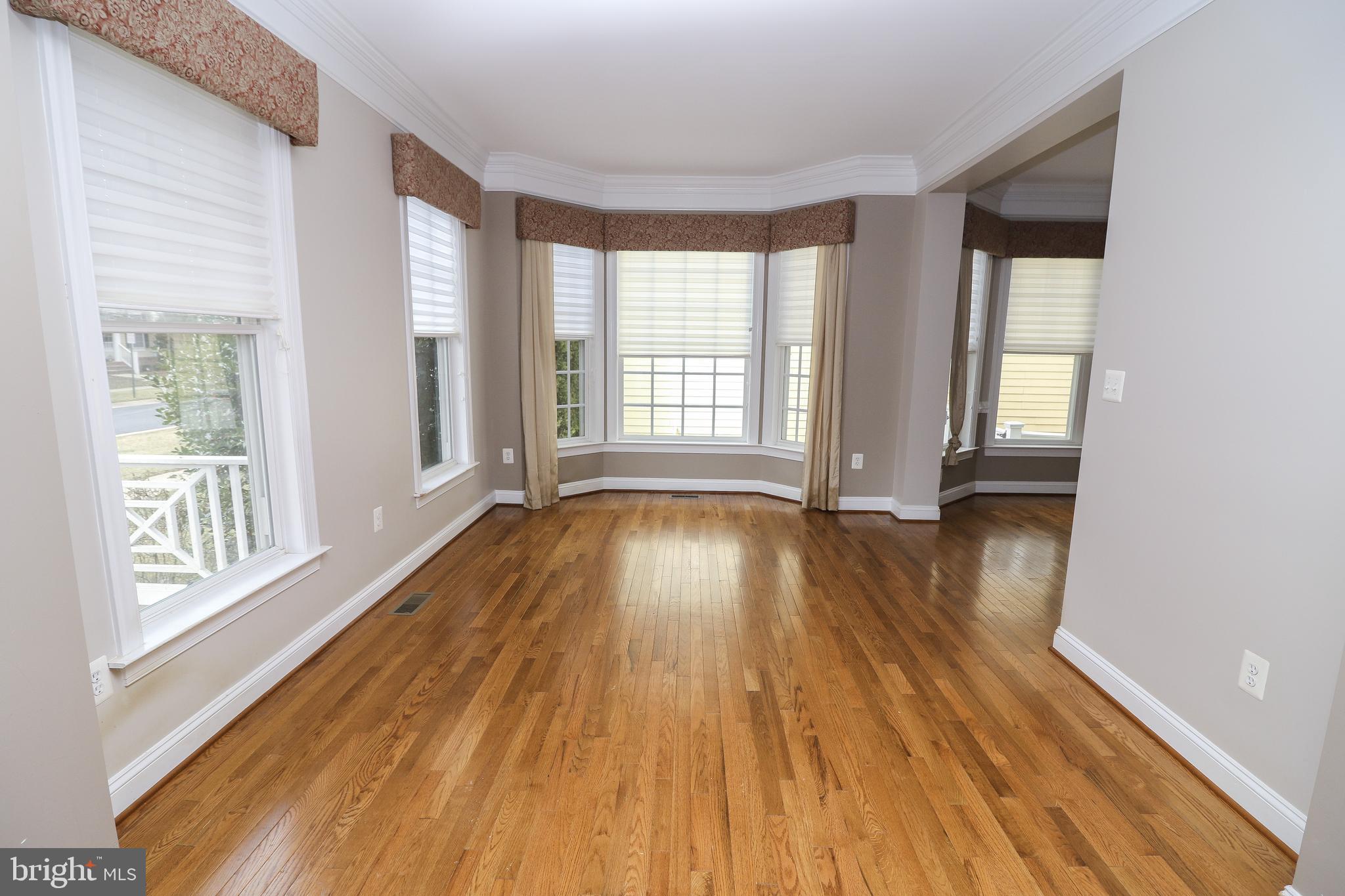 VILLAGE CASE - Residential