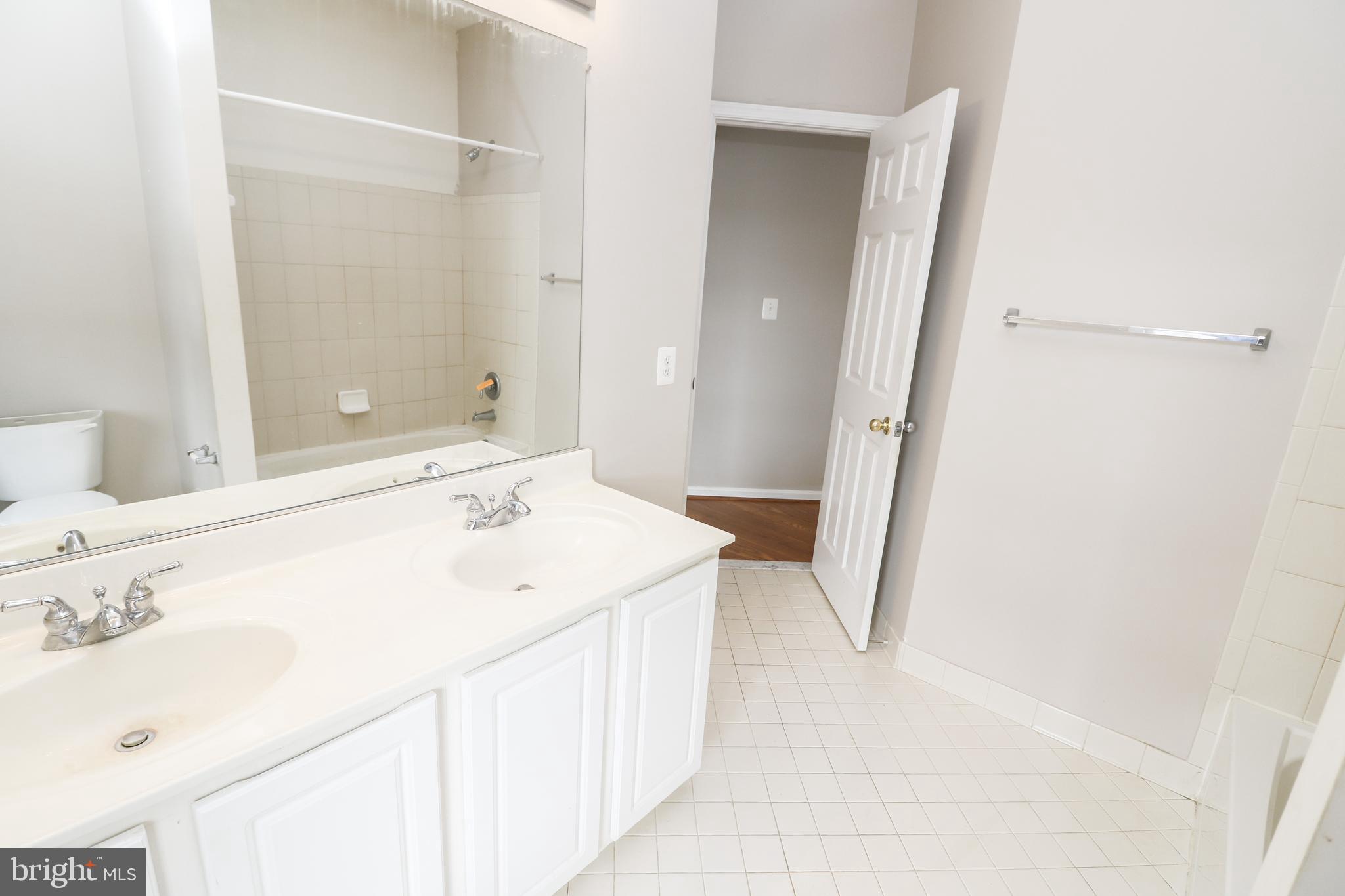 VILLAGE CASE - Residential