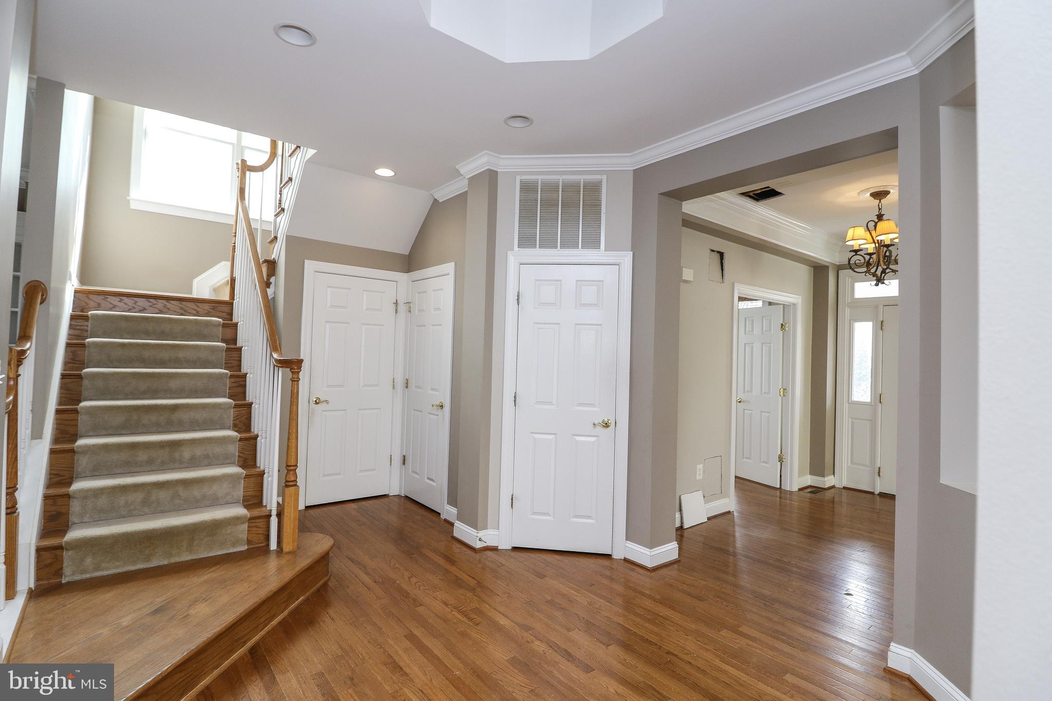 VILLAGE CASE - Residential