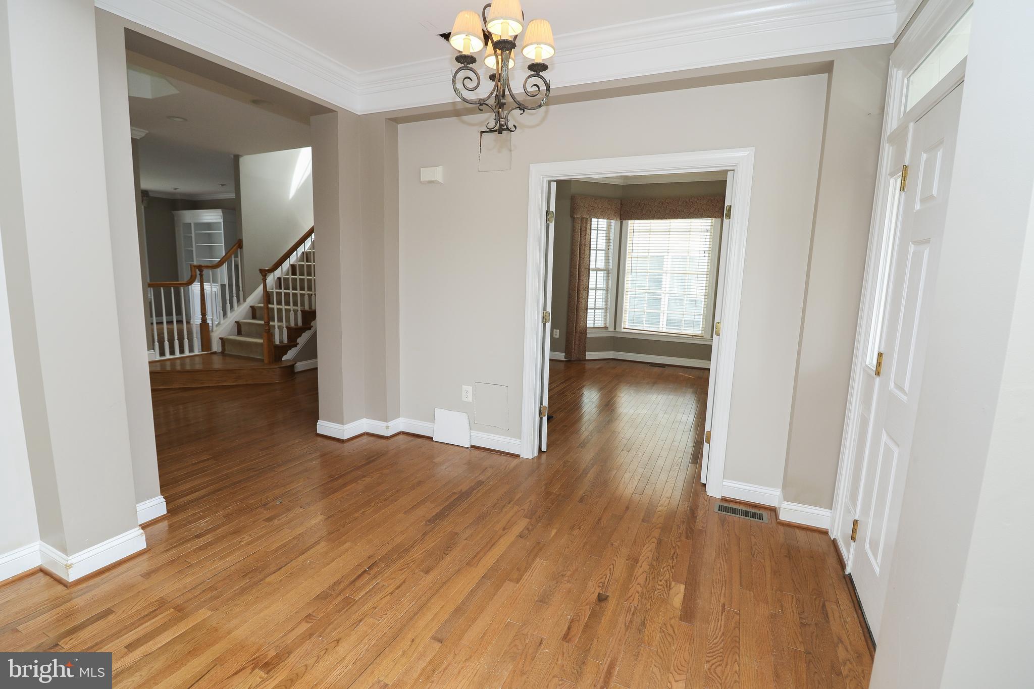 VILLAGE CASE - Residential