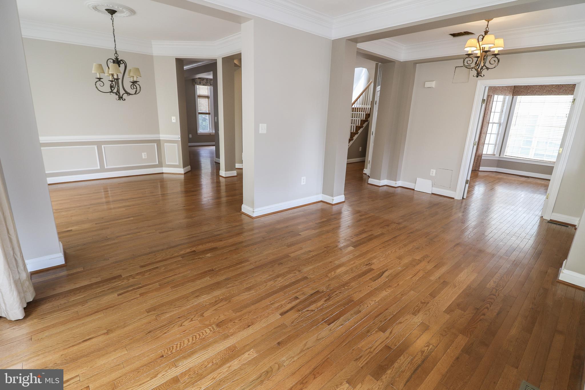 VILLAGE CASE - Residential