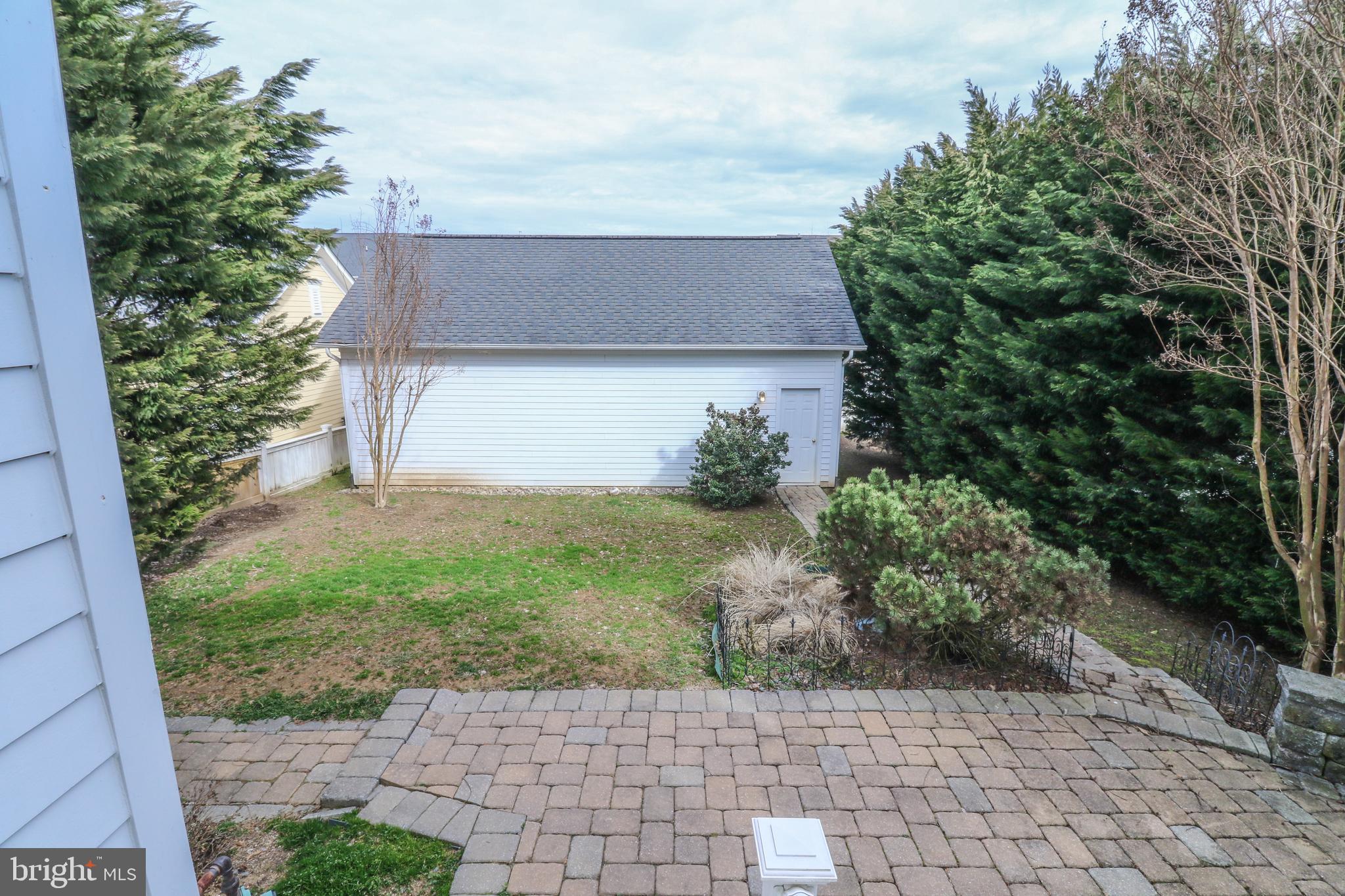 VILLAGE CASE - Residential