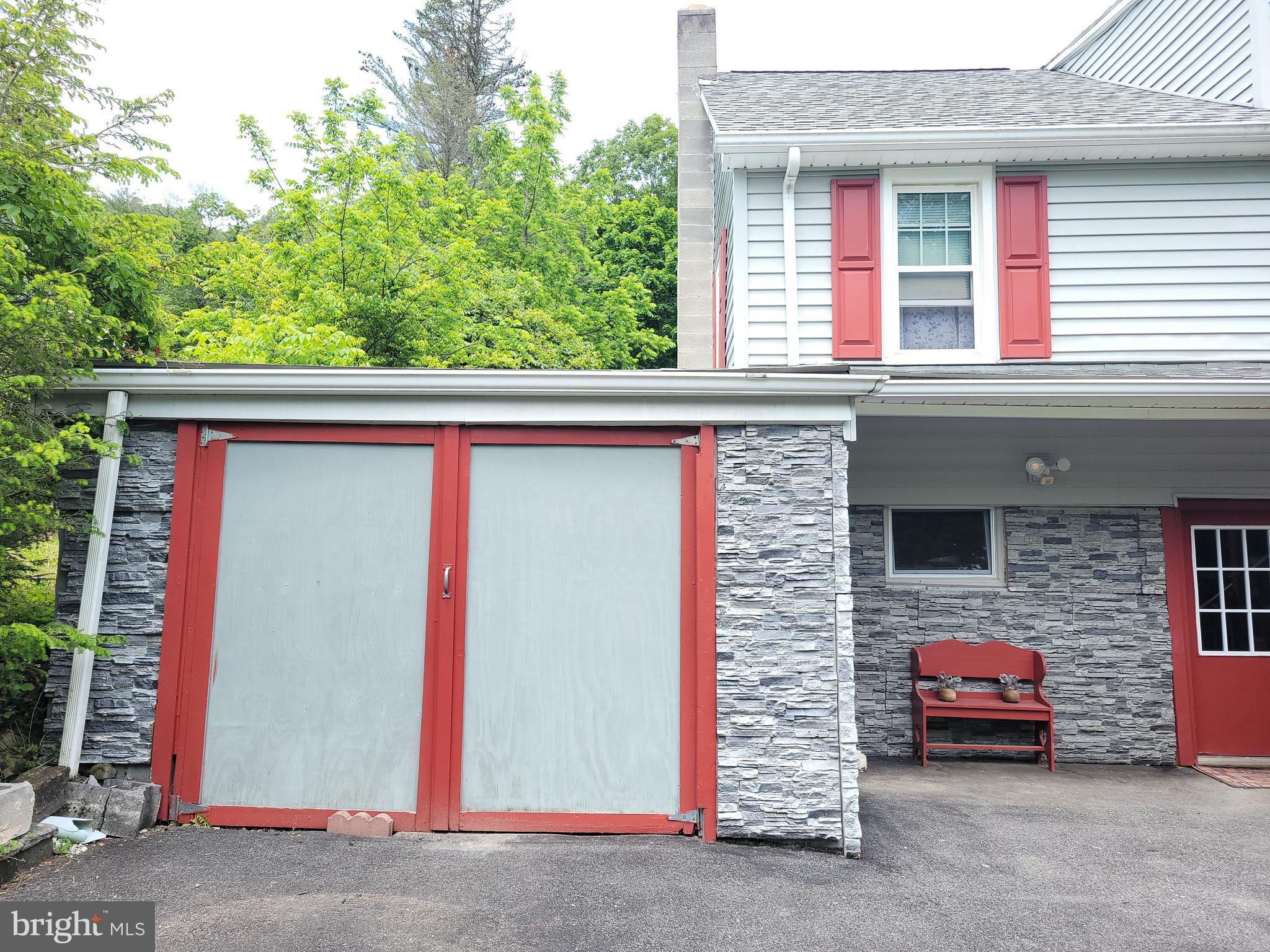 1221 VALLEY VIEW ROAD