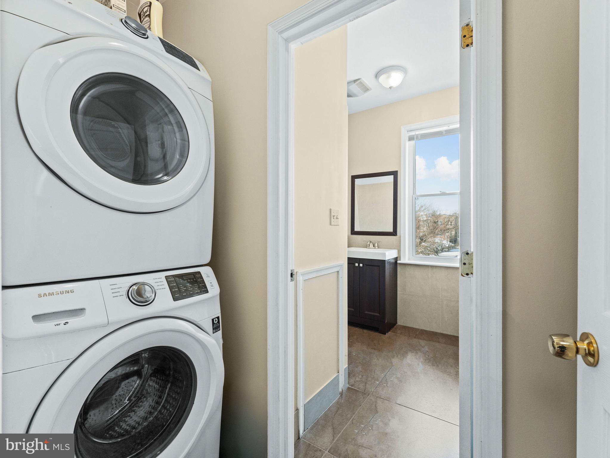 UNIVERSITY CITY - Residential Income