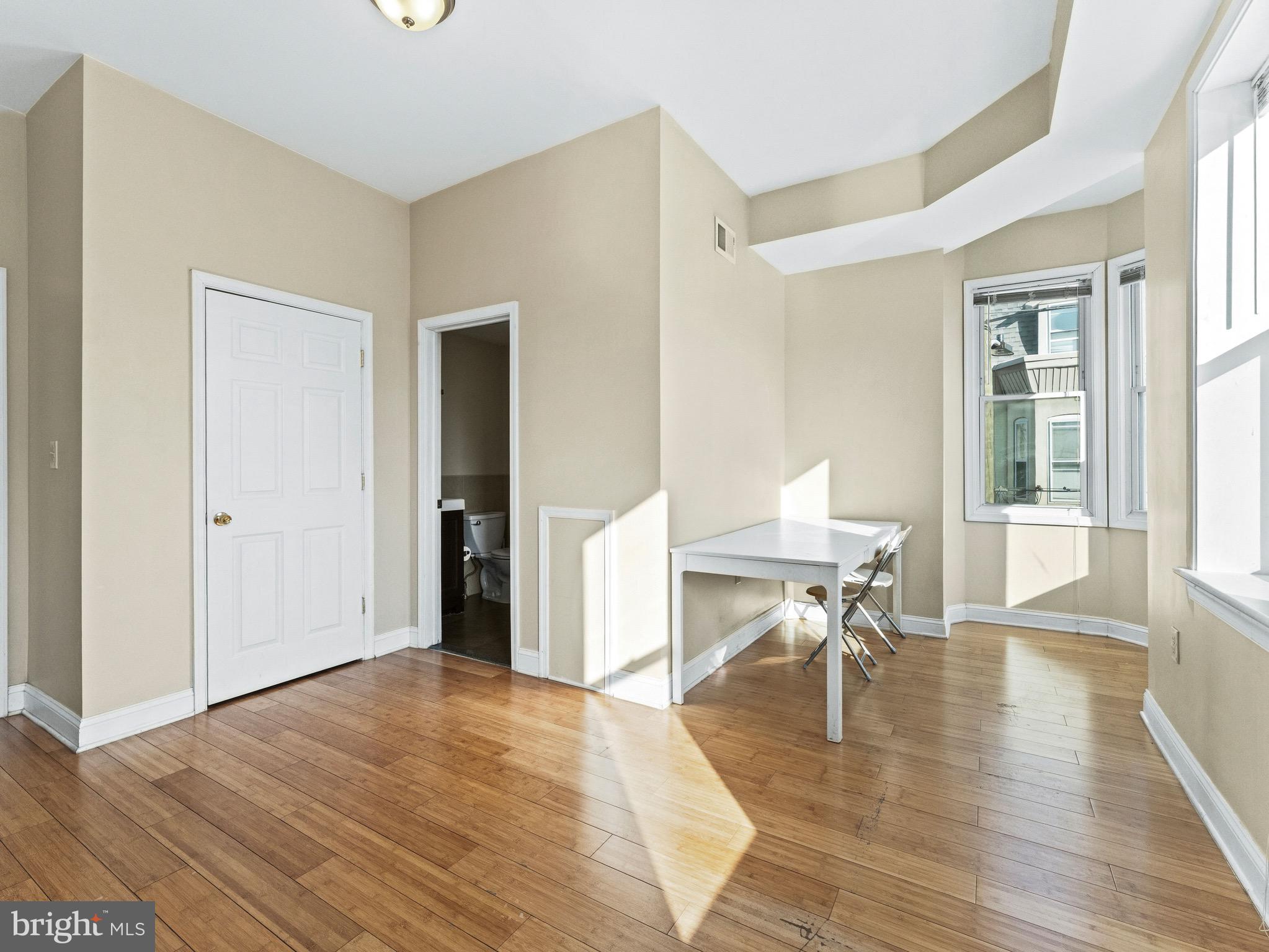 UNIVERSITY CITY - Residential Income