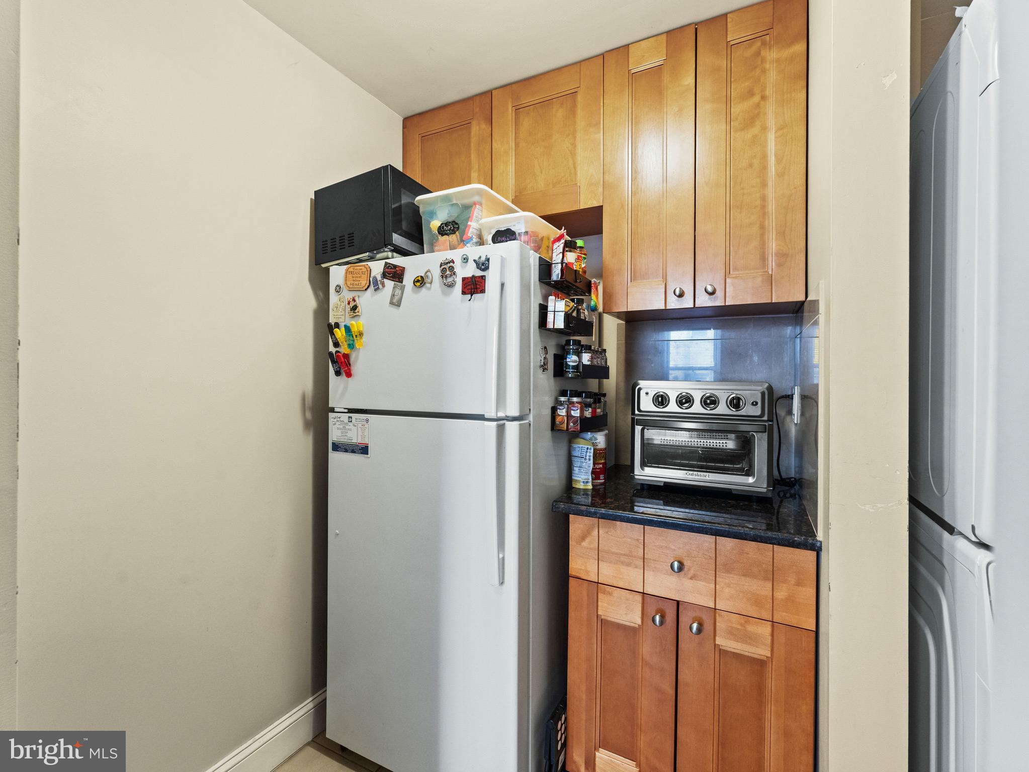 UNIVERSITY CITY - Residential Income