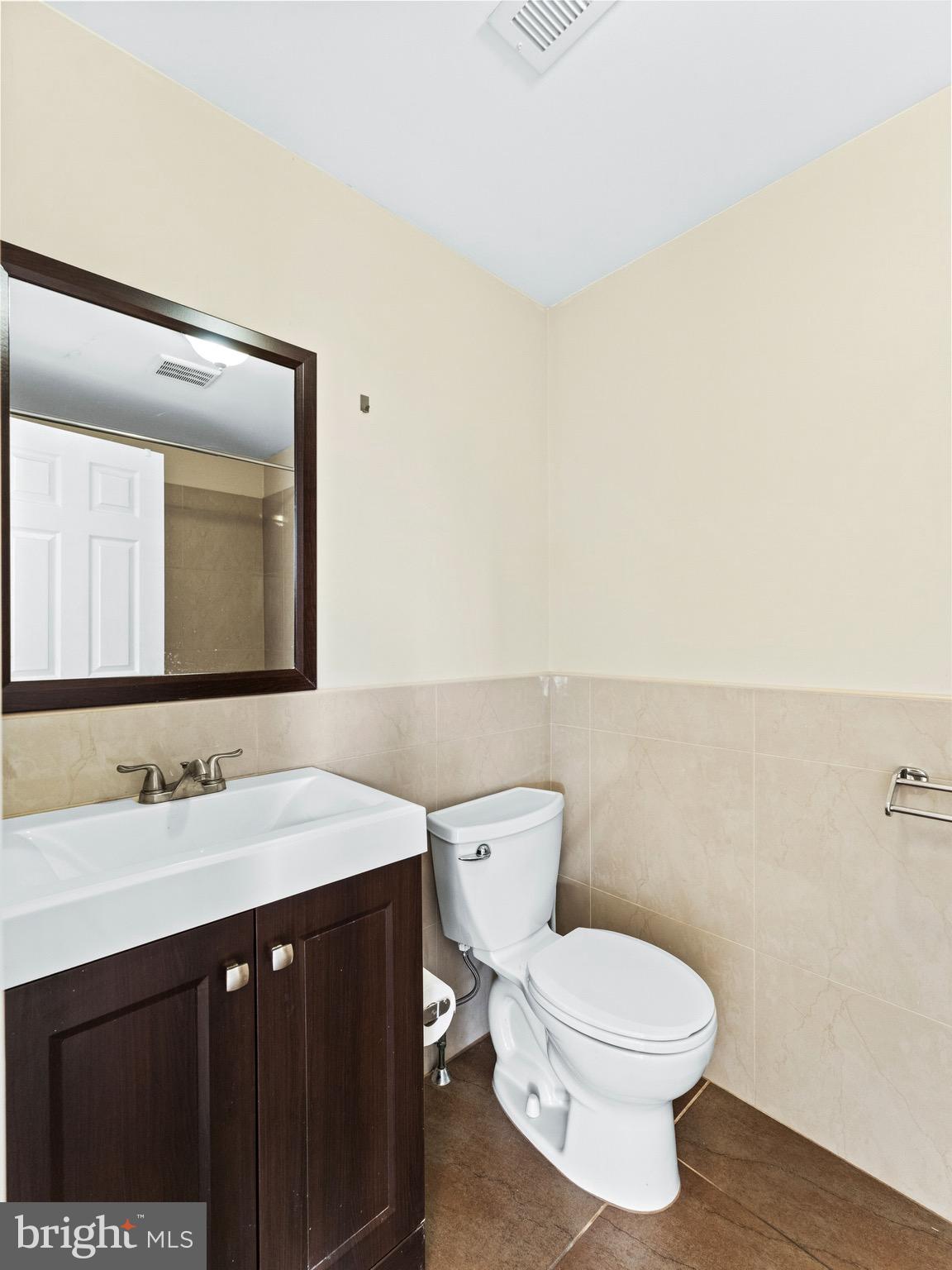 UNIVERSITY CITY - Residential Income