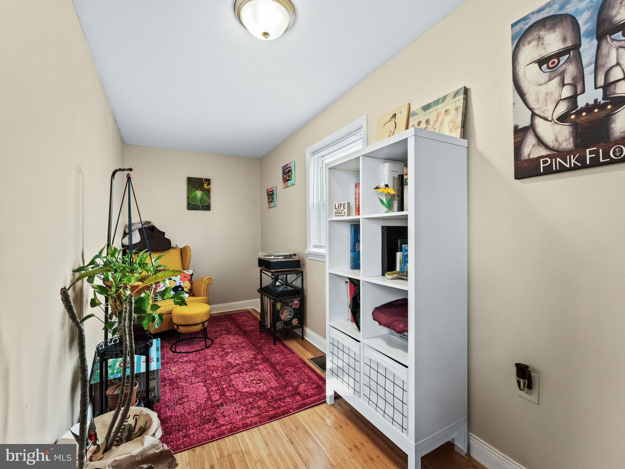 UNIVERSITY CITY - Residential Income