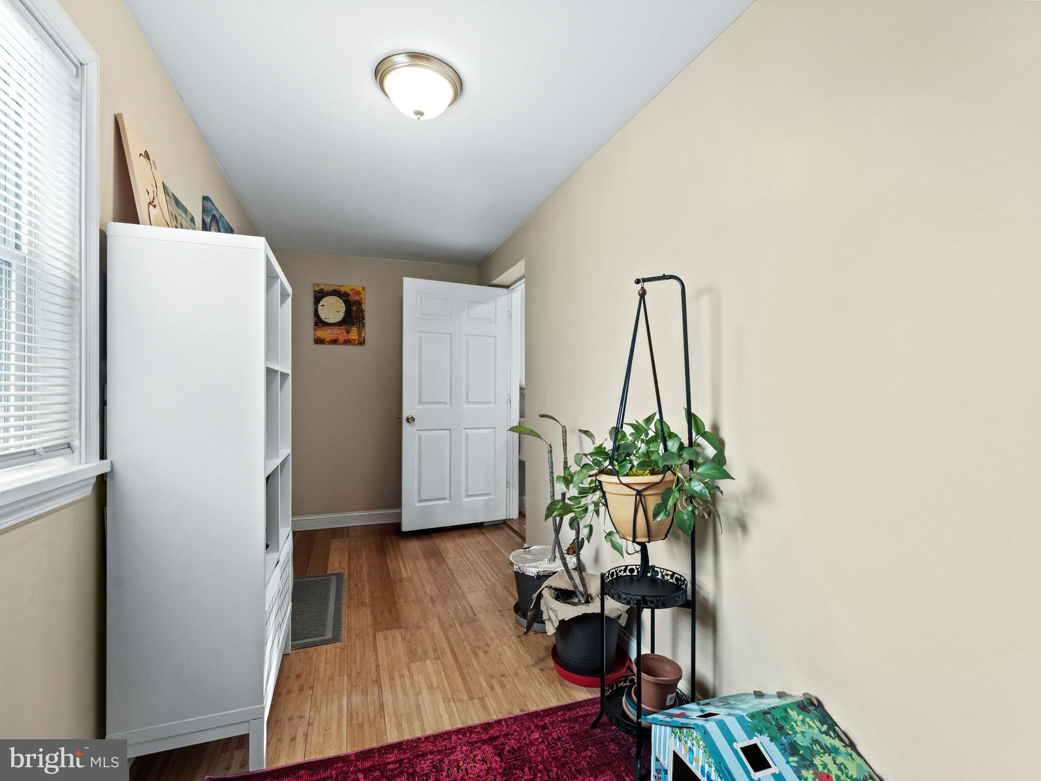 UNIVERSITY CITY - Residential Income