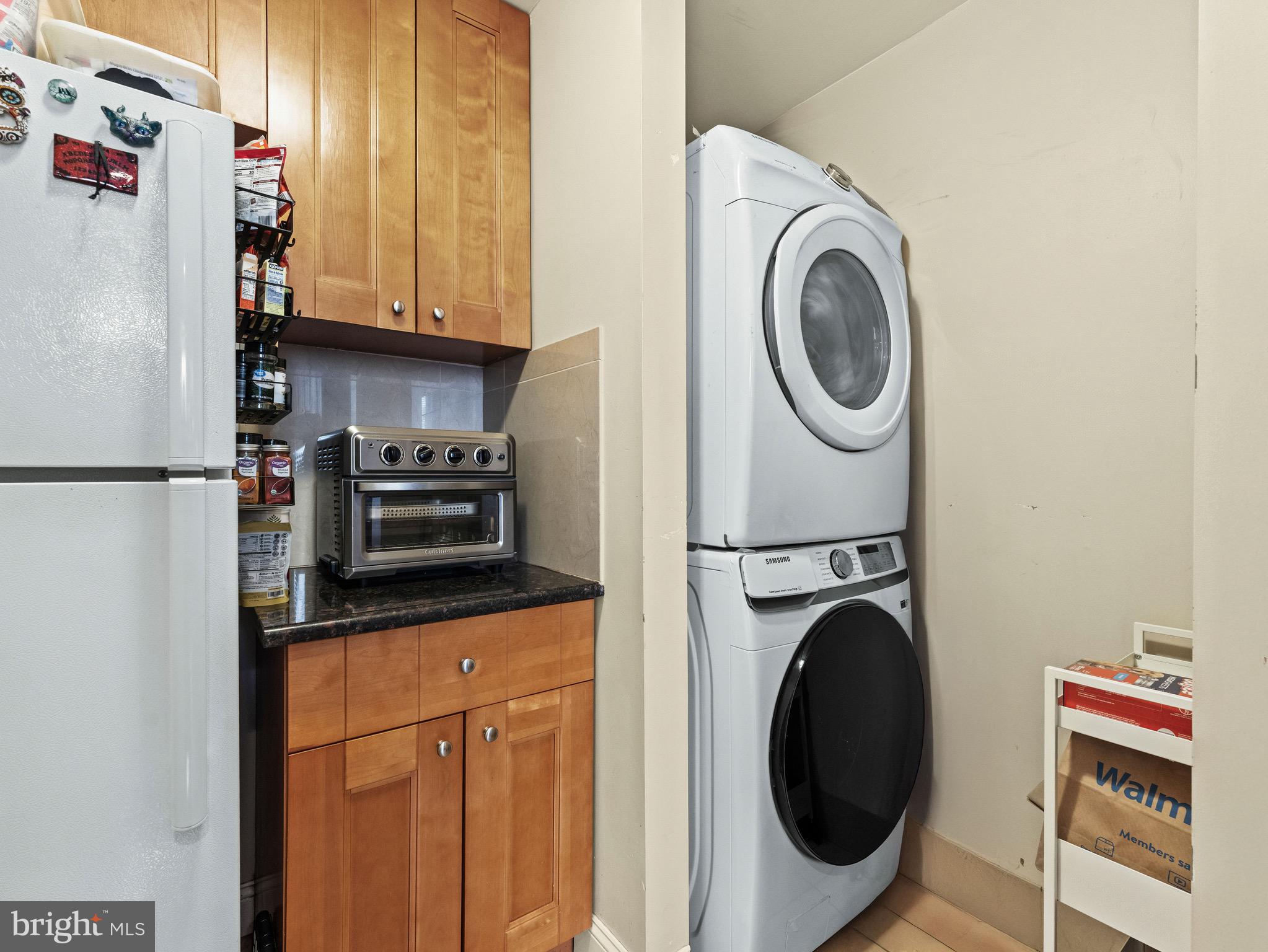 UNIVERSITY CITY - Residential Income