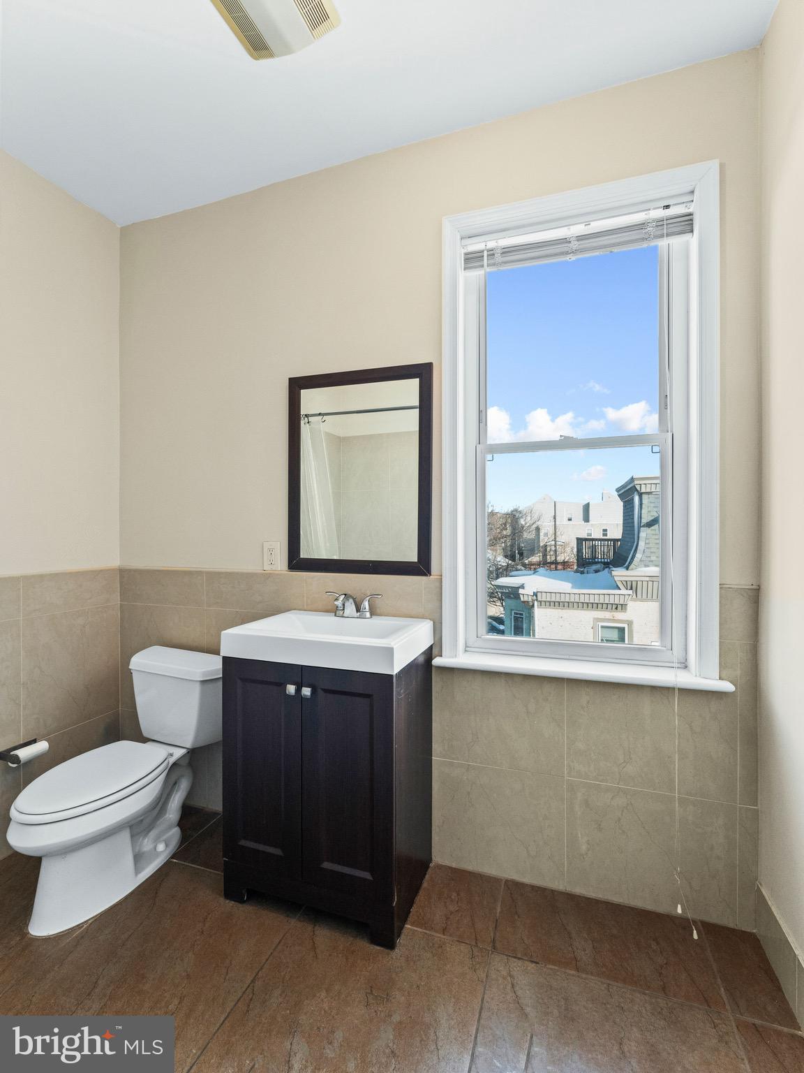 UNIVERSITY CITY - Residential Income