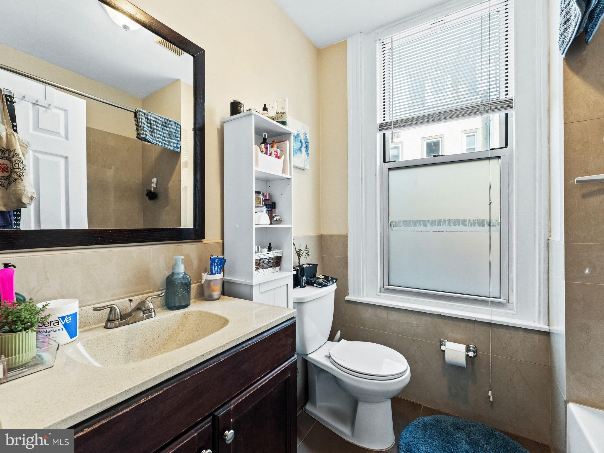 UNIVERSITY CITY - Residential Income