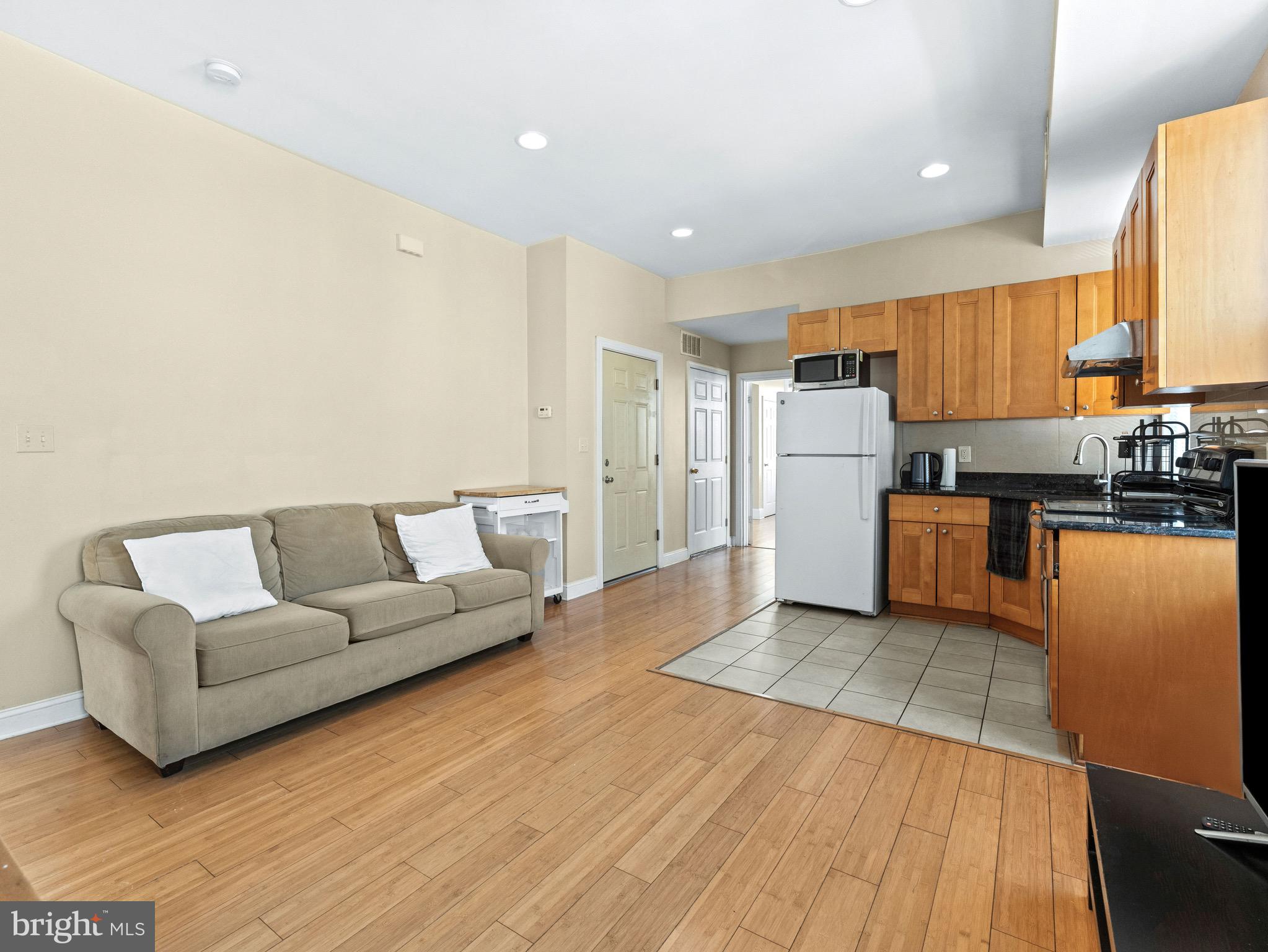 UNIVERSITY CITY - Residential Income