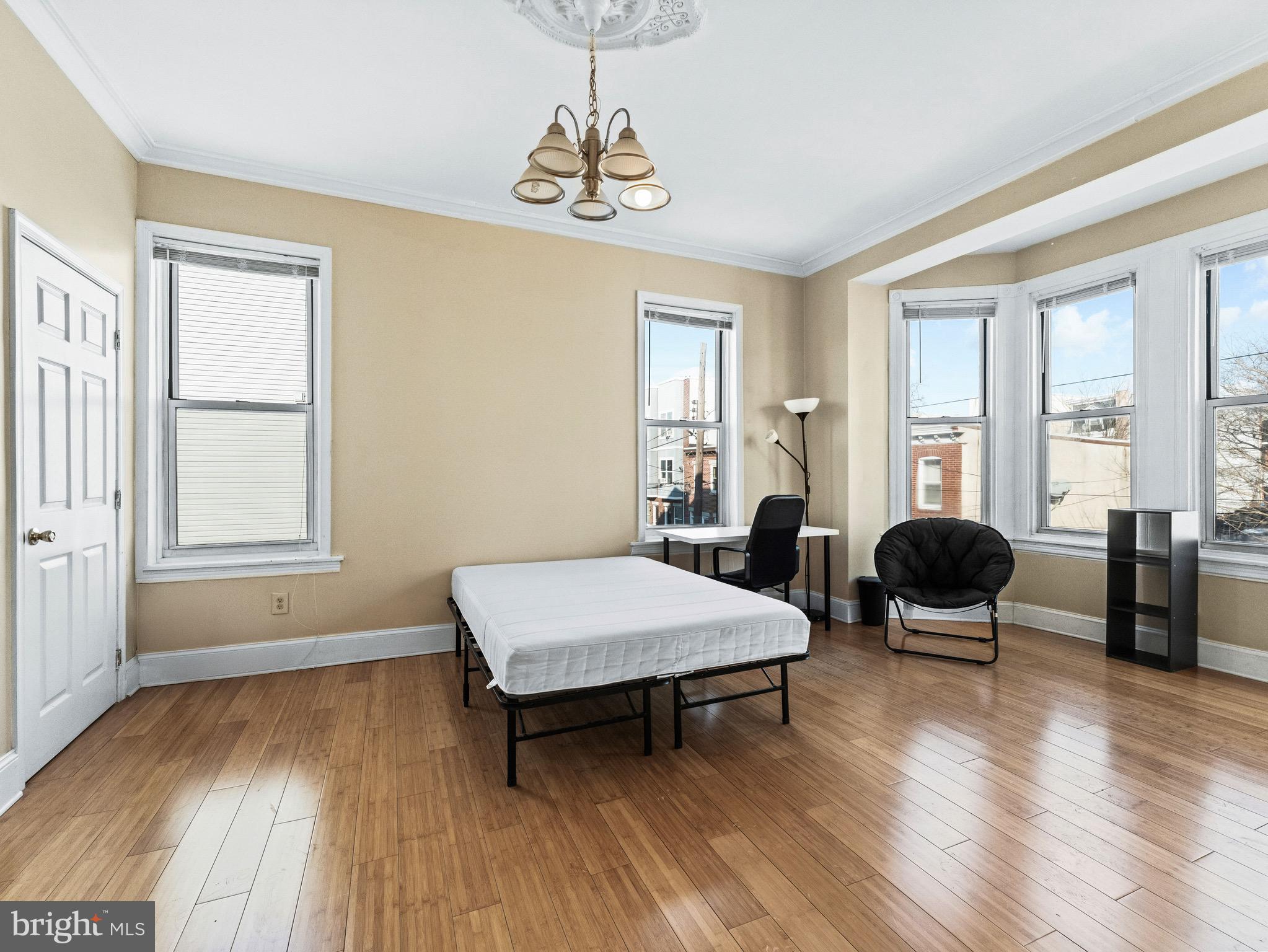 UNIVERSITY CITY - Residential Income