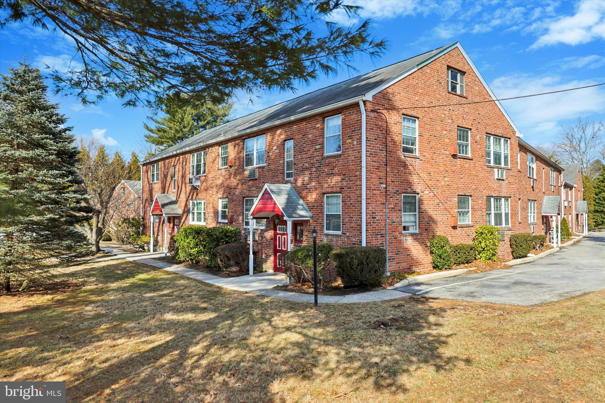 COACH HOUSE - Residential