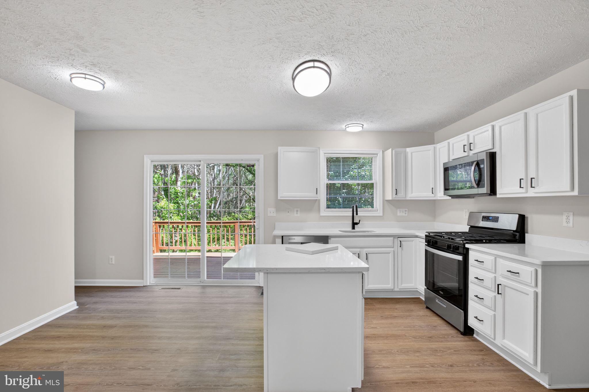 EMERALD HILLS - Residential