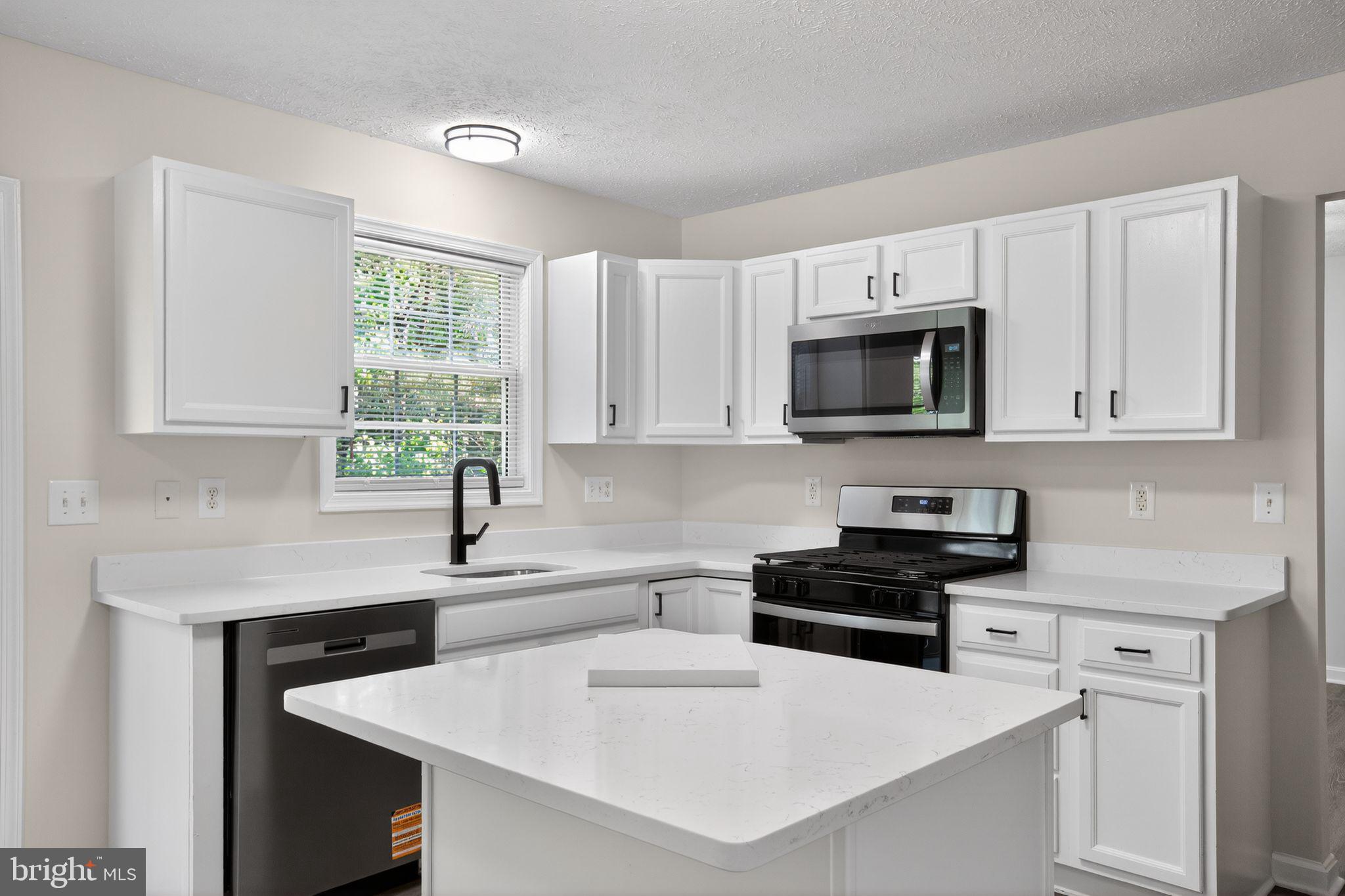 EMERALD HILLS - Residential