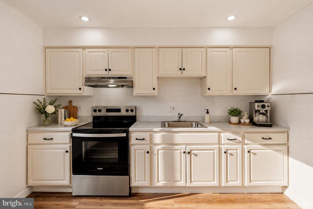 Photo of 9085 Centerway Road, GAITHERSBURG, MD 20879 (MLS # MDMC2240646)