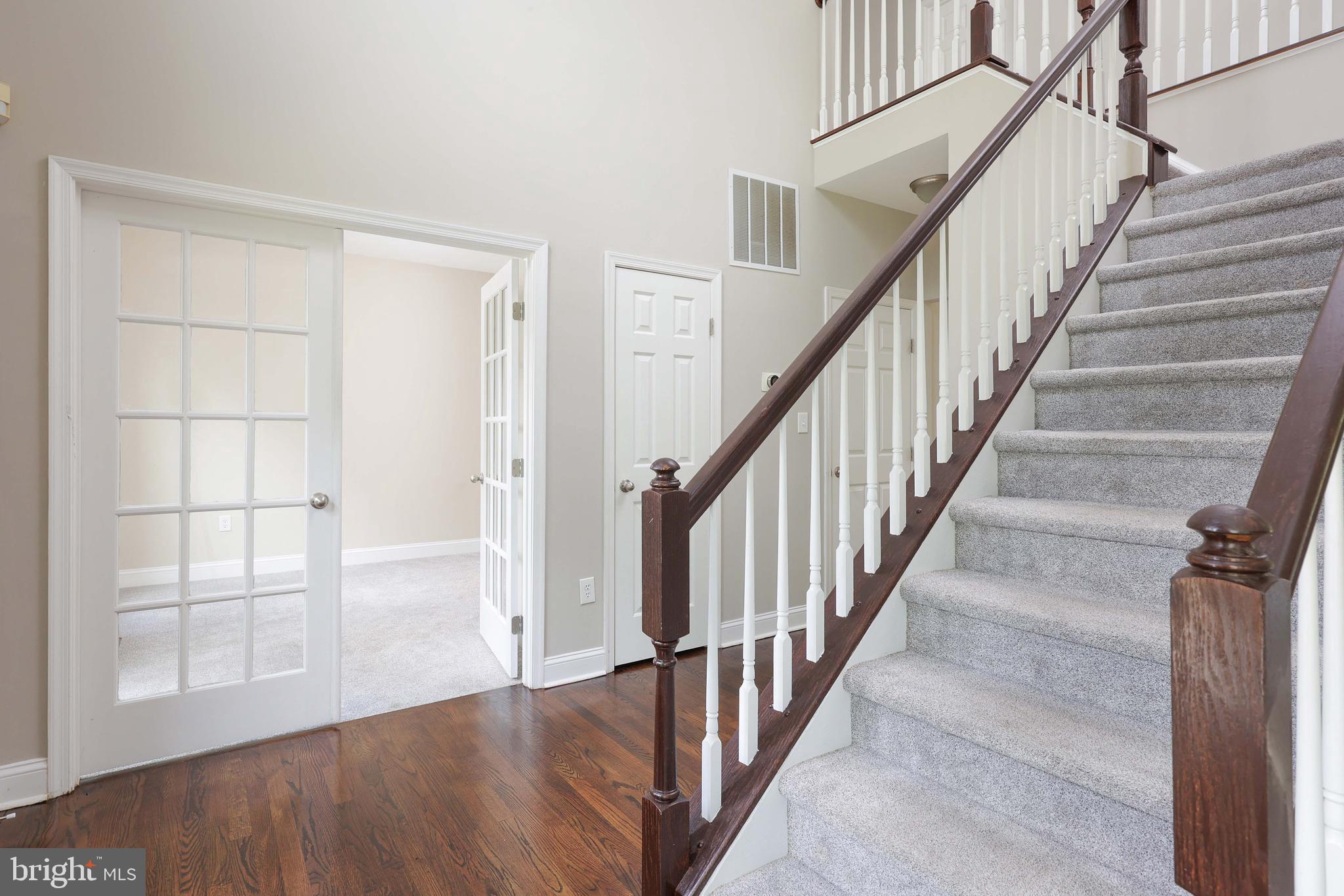 6 WESTBURY COURT