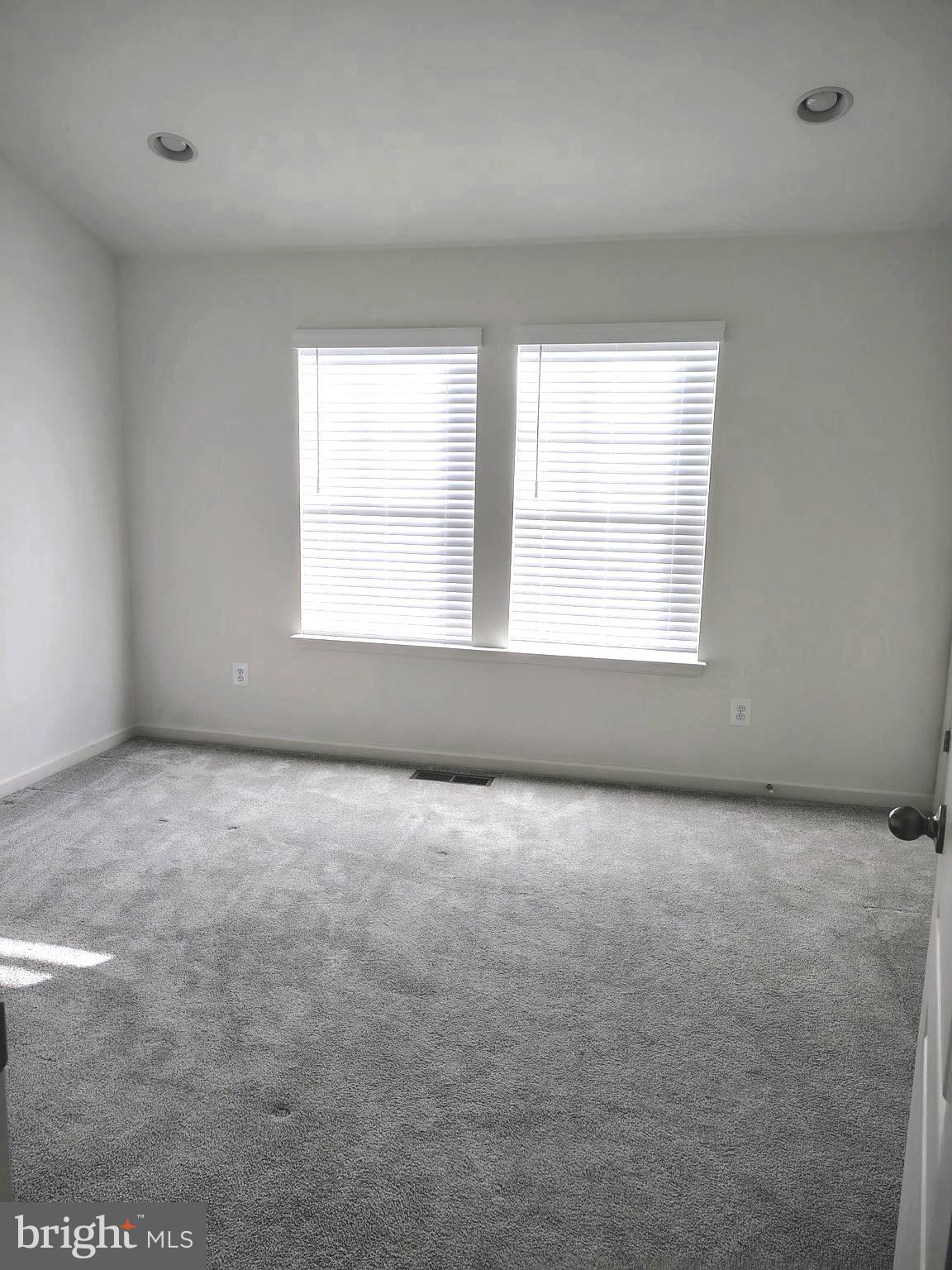 OVERLOOK AT RIVERSIDE TOWNHOMES - Residential Lease