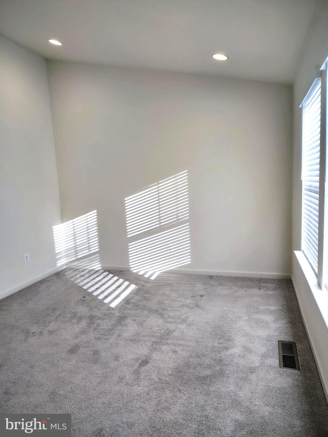 OVERLOOK AT RIVERSIDE TOWNHOMES - Residential Lease