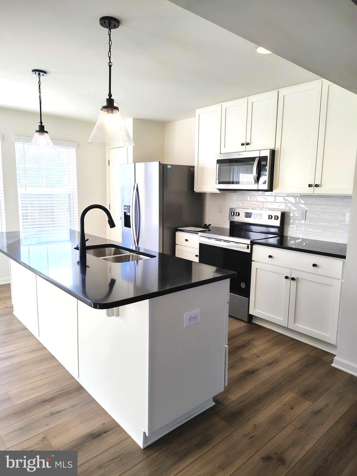 OVERLOOK AT RIVERSIDE TOWNHOMES - Residential Lease