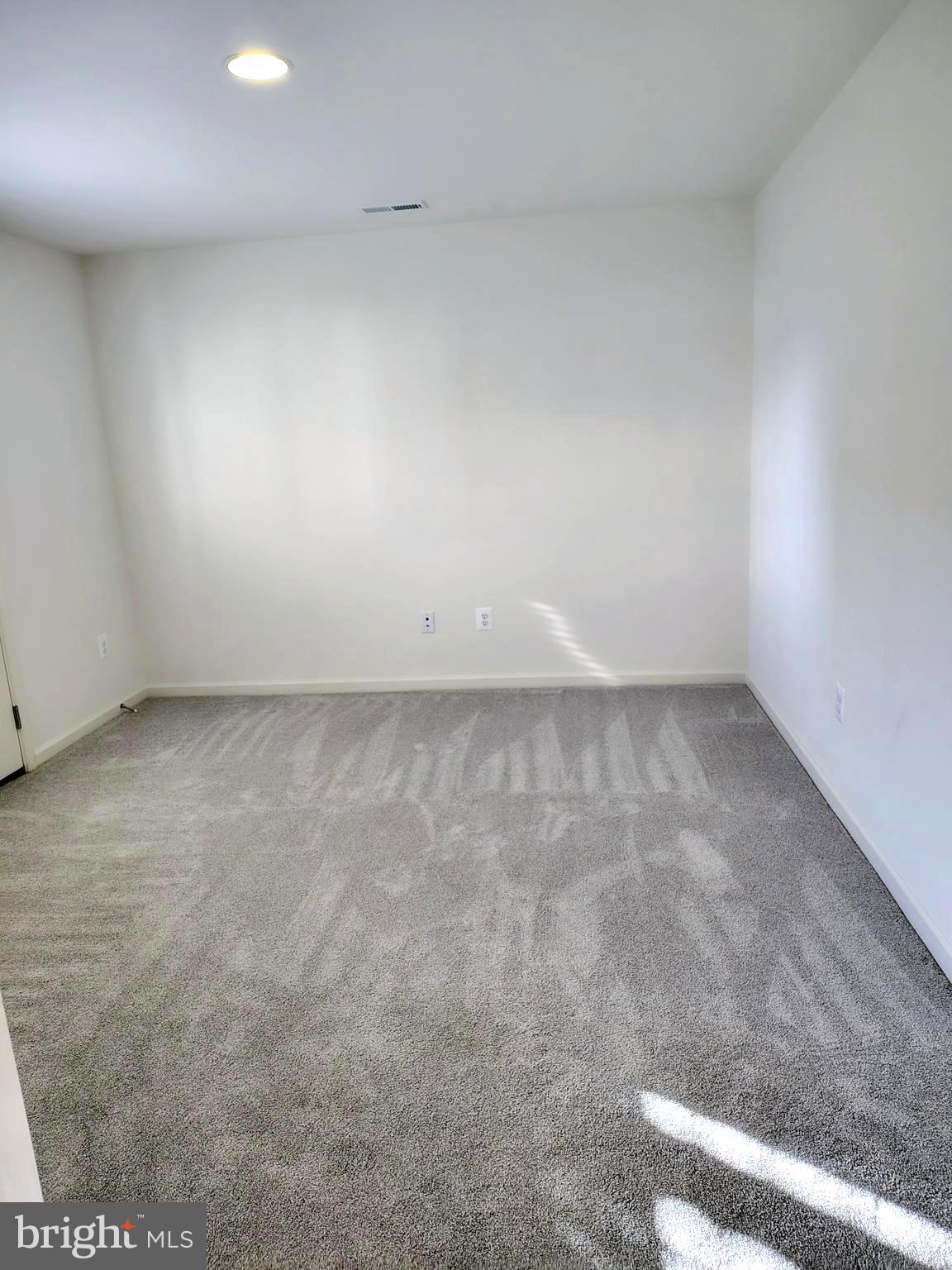 OVERLOOK AT RIVERSIDE TOWNHOMES - Residential Lease