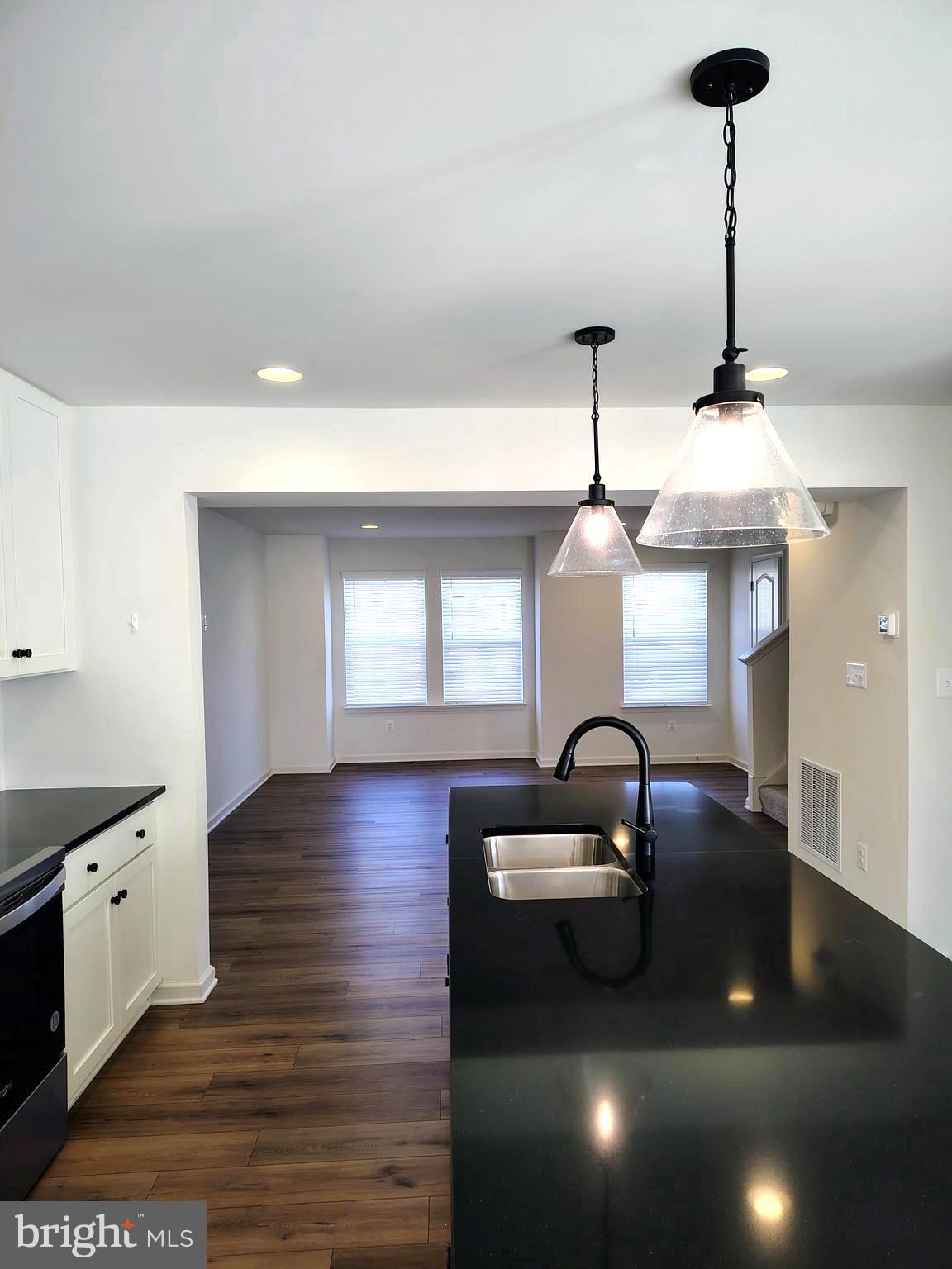 OVERLOOK AT RIVERSIDE TOWNHOMES - Residential Lease