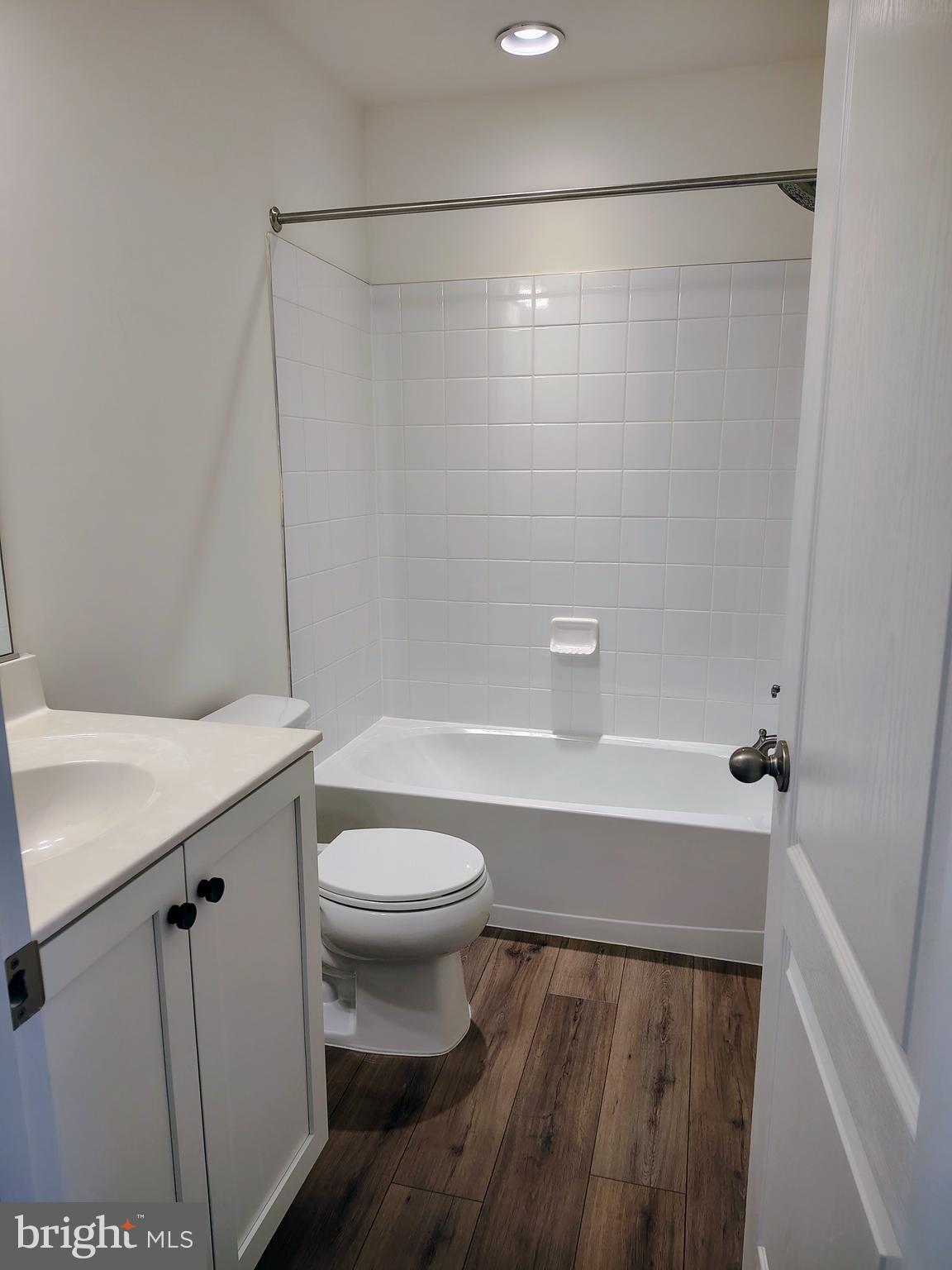 OVERLOOK AT RIVERSIDE TOWNHOMES - Residential Lease