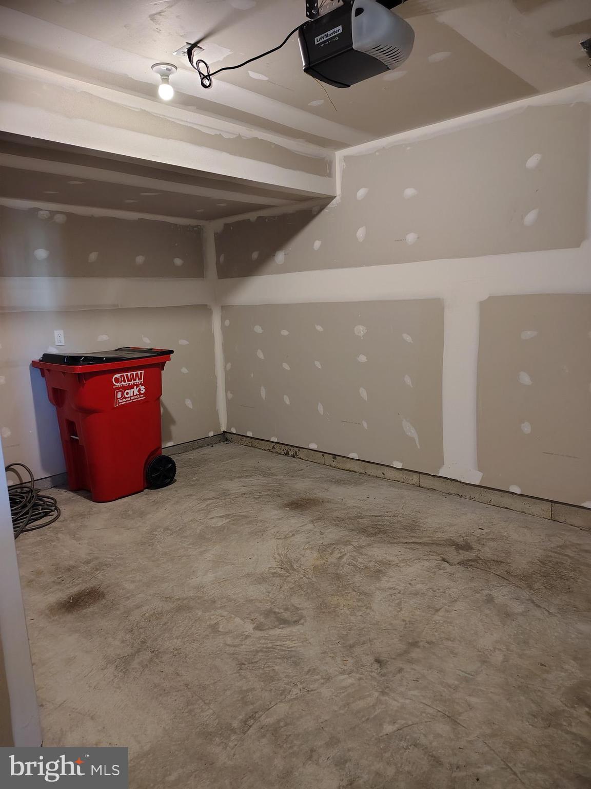 OVERLOOK AT RIVERSIDE TOWNHOMES - Residential Lease