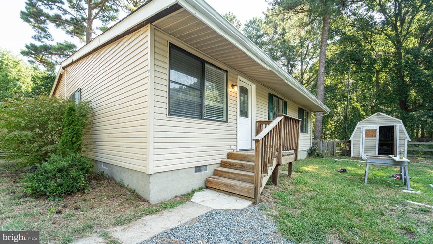 Grasonville -  This 2 bedroom 1 bath Duplex is in move in condition as recently renovated.  The property features a deck to the fenced in back yard.  The homes open floor plan give you entertaining space.  The laundry room has access to the backyard that is fenced in with a shed.   The Roof is 4 years young, and the HVAC was replaced 5 years ago Stop renting and own today!