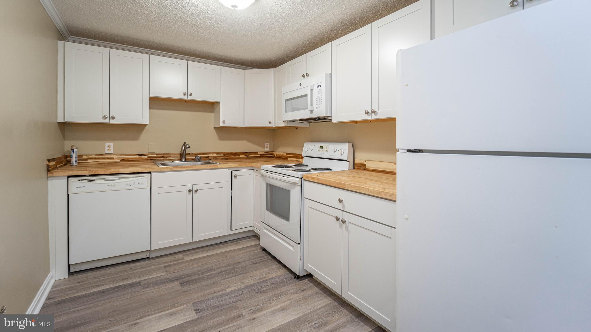 PINEWOOD LANDING - Residential