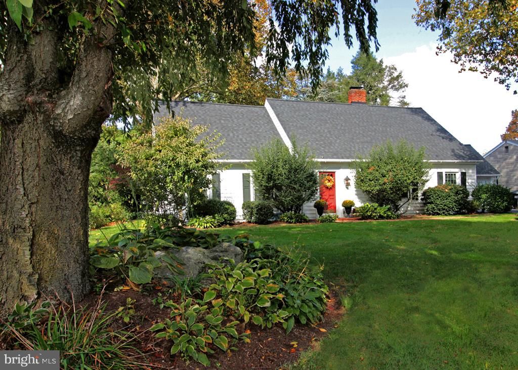 Photo of 11 LANDIS VALLEY RD, LITITZ, PA 17543 (MLS # PALA2026594)