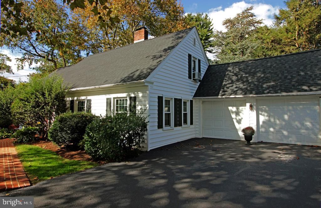 Photo of 11 LANDIS VALLEY RD, LITITZ, PA 17543 (MLS # PALA2026594)