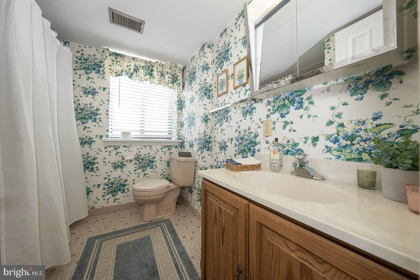 Wayne, Pennsylvania 19087, United States, 2 Bedrooms Bedrooms, ,2 BathroomsBathrooms,Residential,Active,81526