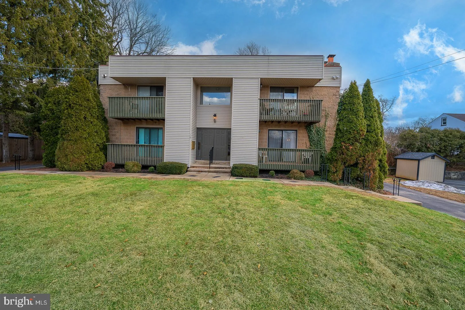 Wayne, Pennsylvania 19087, United States, 2 Bedrooms Bedrooms, ,2 BathroomsBathrooms,Residential,Active,81526