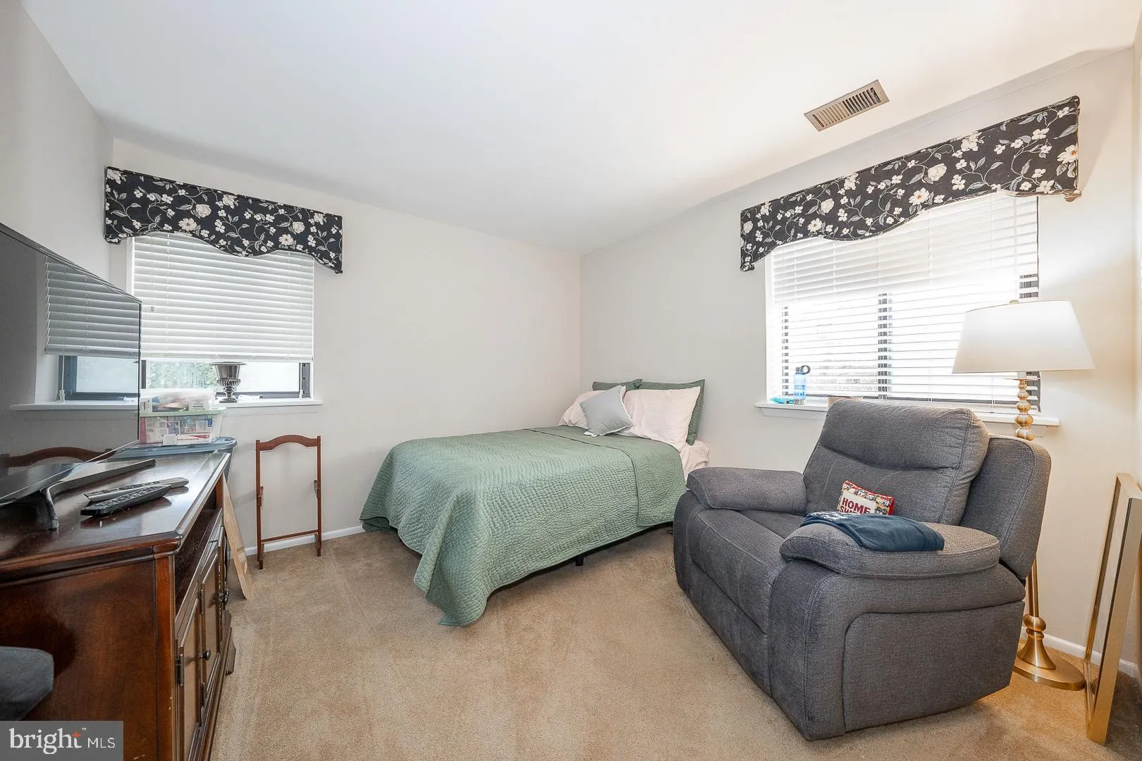 Wayne, Pennsylvania 19087, United States, 2 Bedrooms Bedrooms, ,2 BathroomsBathrooms,Residential,Active,81526