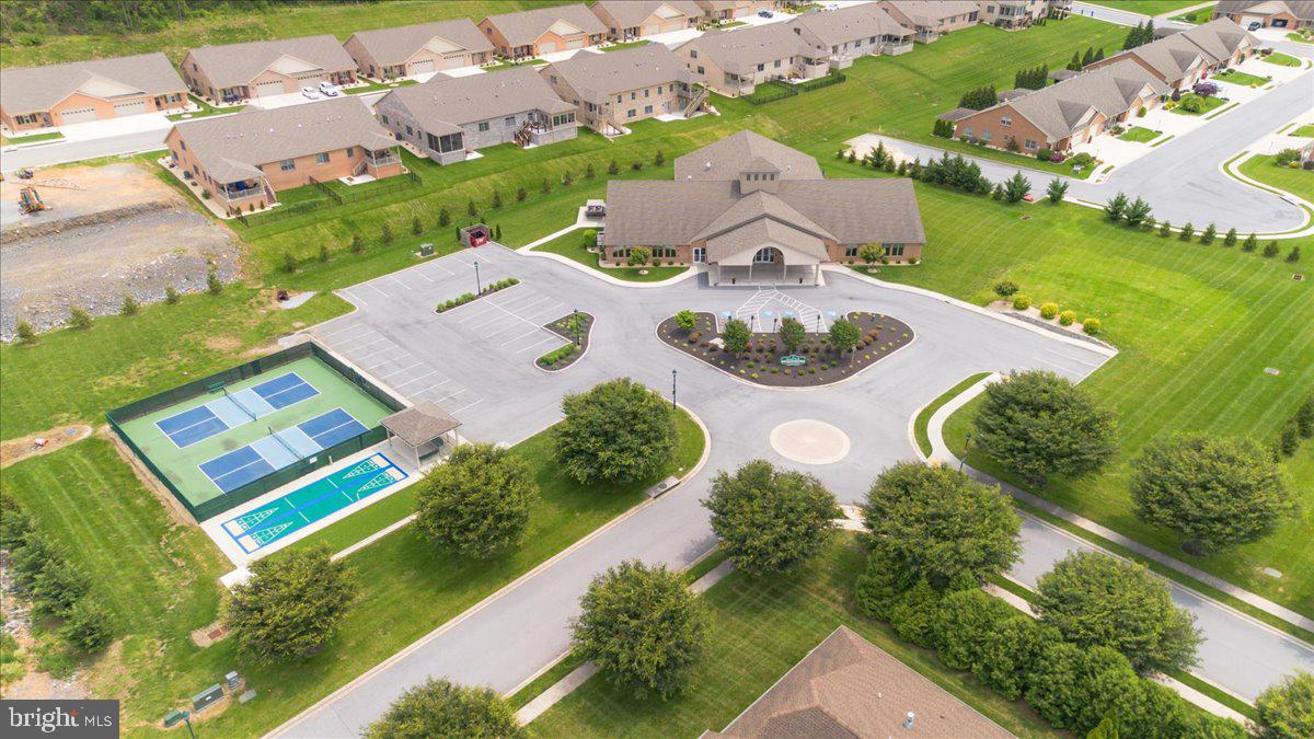 EMERALD POINTE - Residential