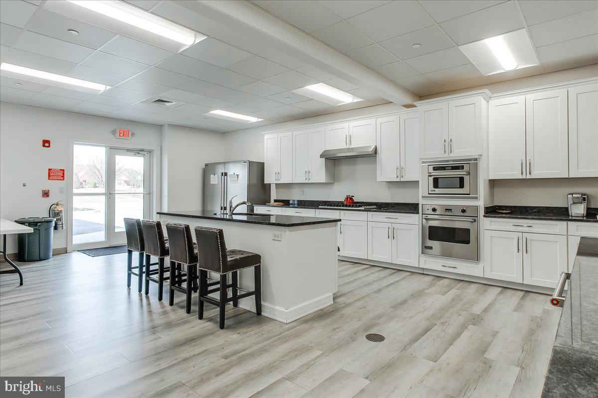 EMERALD POINTE - Residential