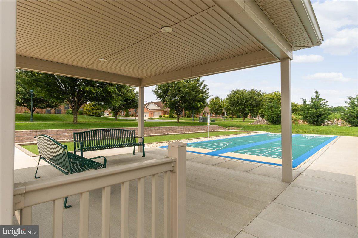 EMERALD POINTE - Residential