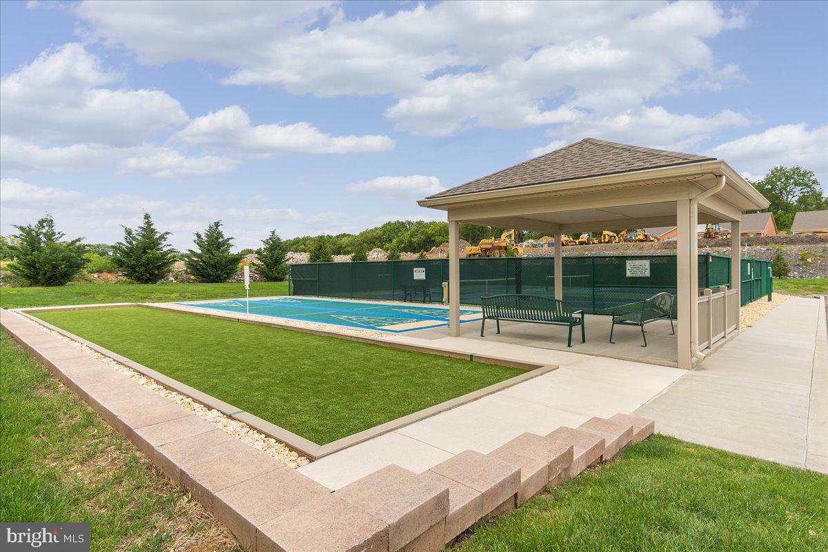 EMERALD POINTE - Residential