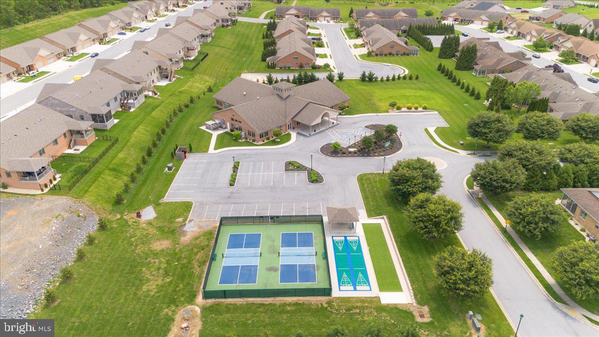 EMERALD POINTE - Residential