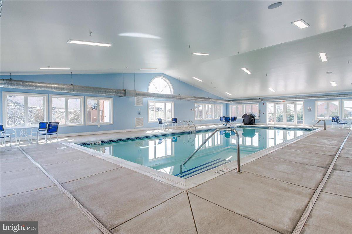 EMERALD POINTE - Residential