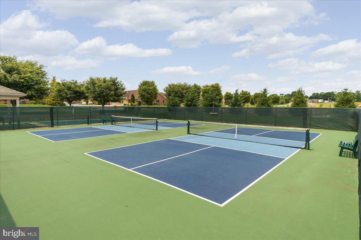 EMERALD POINTE - Residential