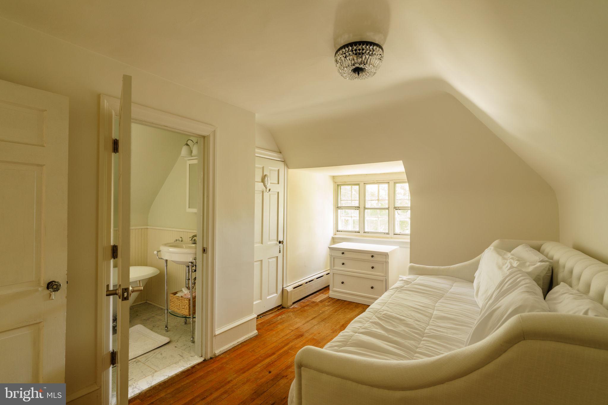 JENKINTOWN MANOR - Residential