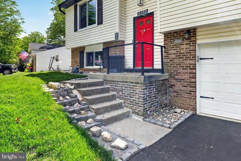 Photo of 8373 Magic Leaf Road, SPRINGFIELD, VA 22153 (MLS # VAFX2302584)