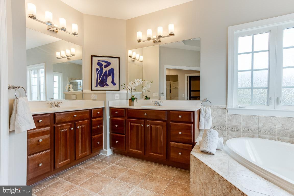 LANSDOWNE ON THE POTOMAC - Residential