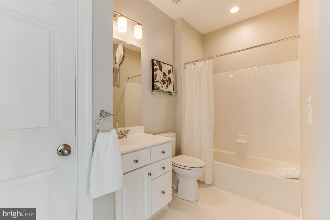 LANSDOWNE ON THE POTOMAC - Residential